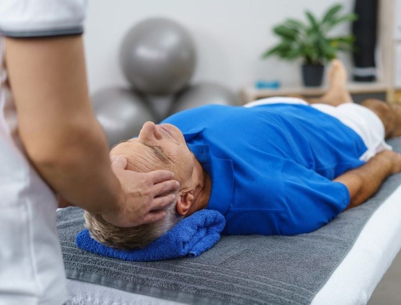 Trattamento cervicale e valutazione posturale nello studio di chiropratica del Dr. Antonio Pafundi a Bologna