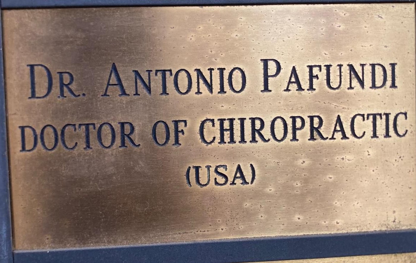 Targa dello studio: Dr. Antonio Pafundi, Doctor of Chiropractic (USA)